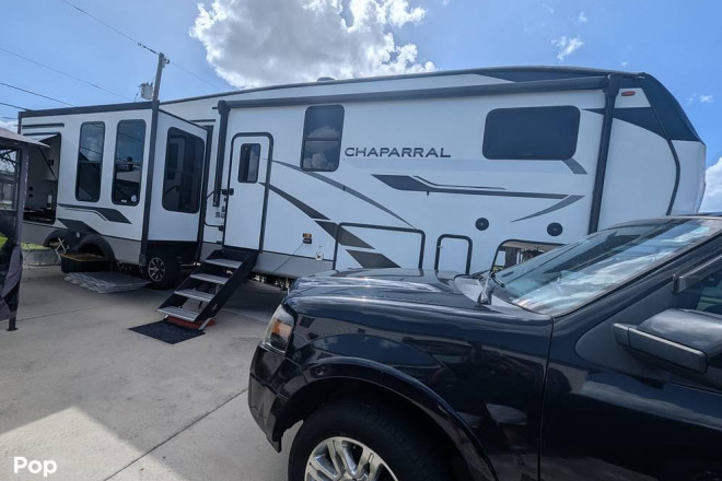 2023 Chaparral 373 MBRB