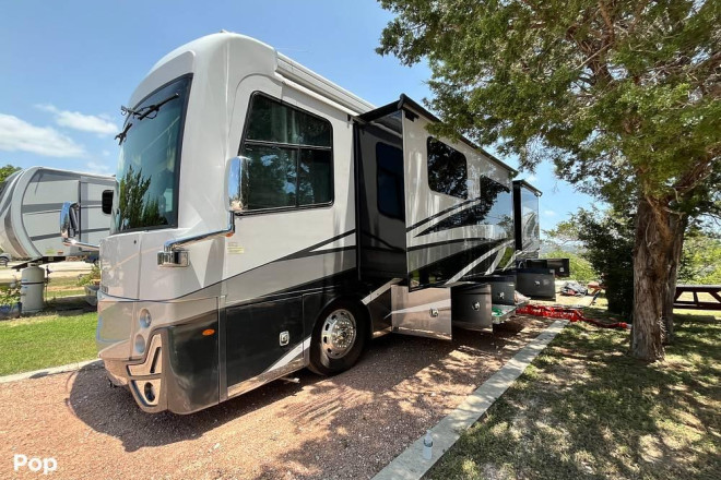2022 Armada 44B