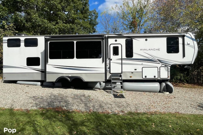 2022 Avalanche 390DS