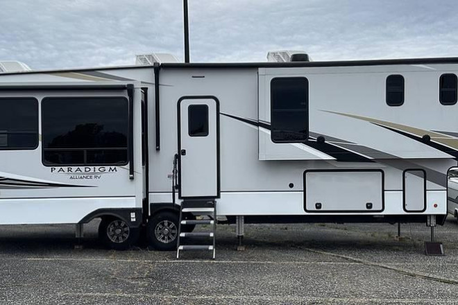 2022 Paradigm 370FB