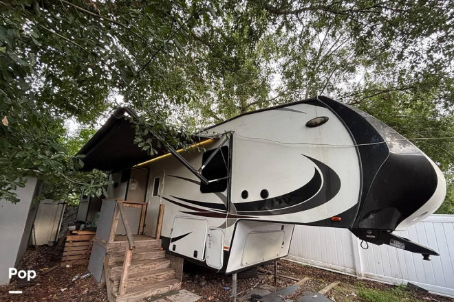 2016 Sundance 3700RLB