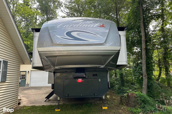 2019 Cardinal Luxury 3700FLX