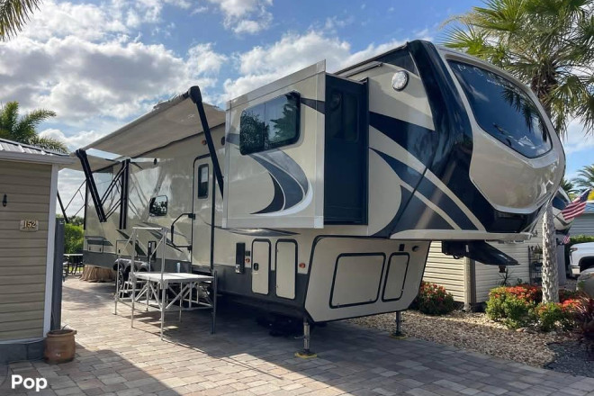 2018 Montana High Country 381TH