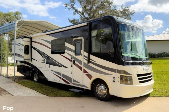 2018 Pursuit 31SB