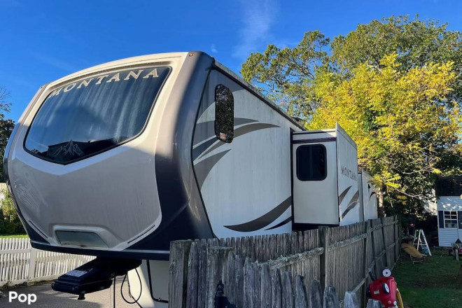 2017 Montana 3921 FB