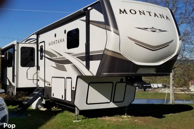 2020 Montana 3121RL