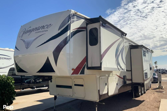 2015 Vengeance 38L12