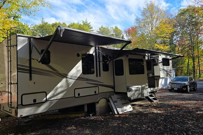 2023 Montana 3761FL
