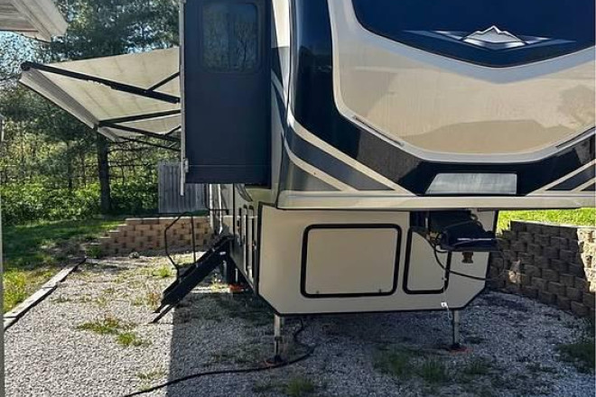 2019 Montana High Country 381TH