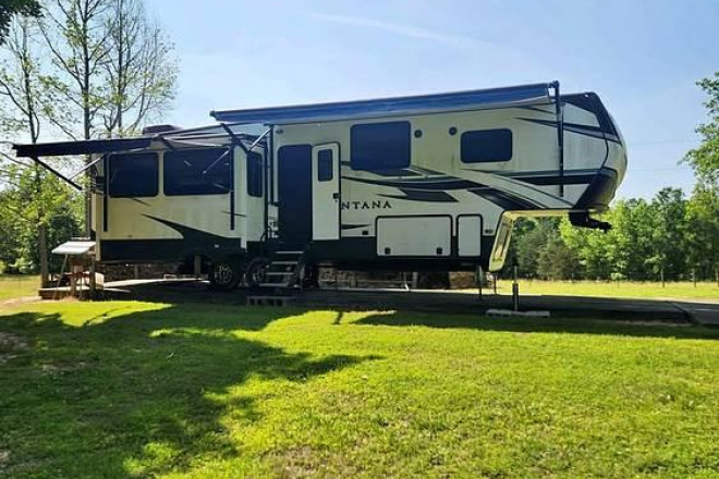 2021 Montana 3231ck