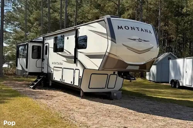 2020 Montana 3854br