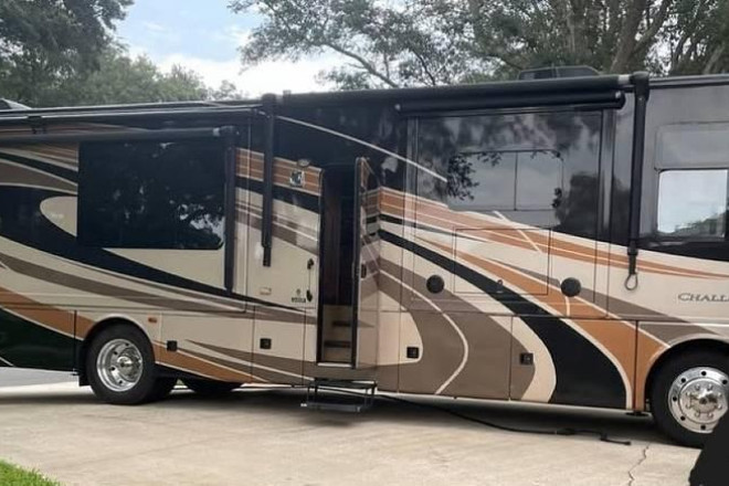 2016 Challenger 37 KT