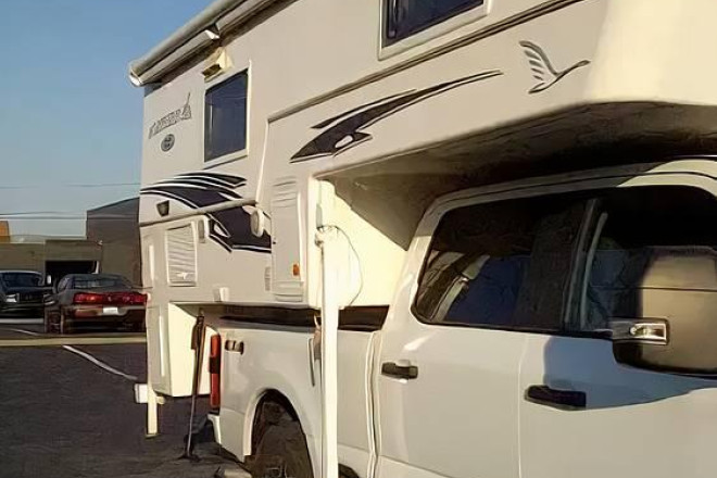 2024 Northern Lite 8-11 EXLE