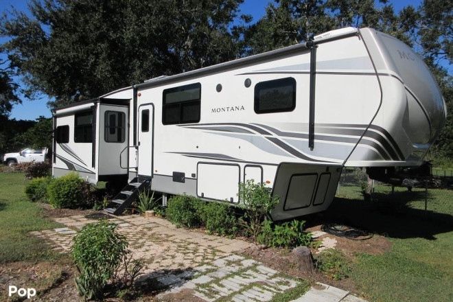 2022 Montana 3813MS