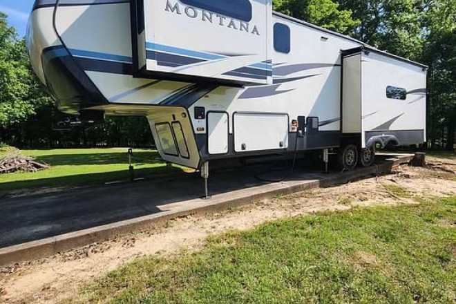 2021 Montana 3231ck