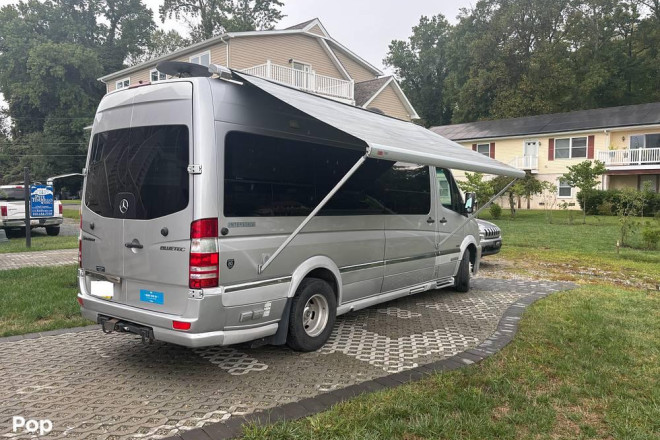 2012 Interstate 3500 Lounge