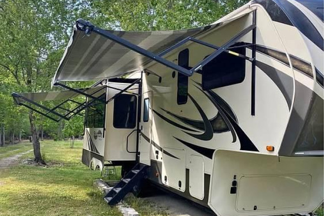 2019 Solitude 2930RL