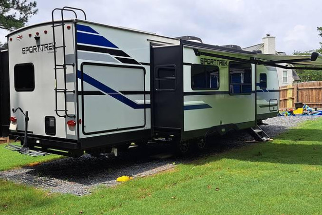 2021 SportTrek 327VIK