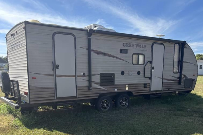 2017 Grey Wolf 23DBH