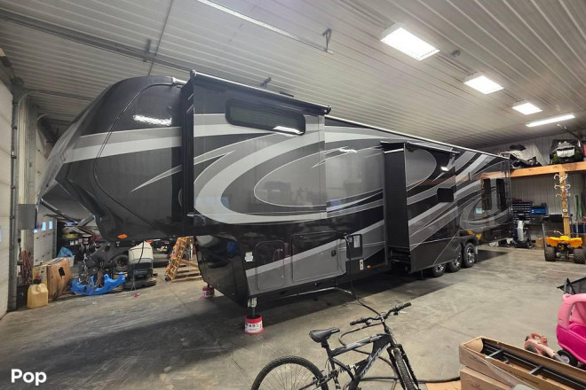 2022 Momentum 397TH-R