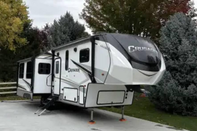 2021 Crusader 305RLP