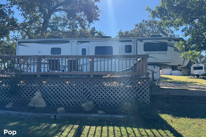 2022 North Point 382flrb
