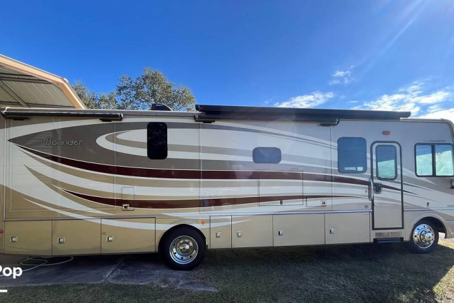 2017 Bounder 34T