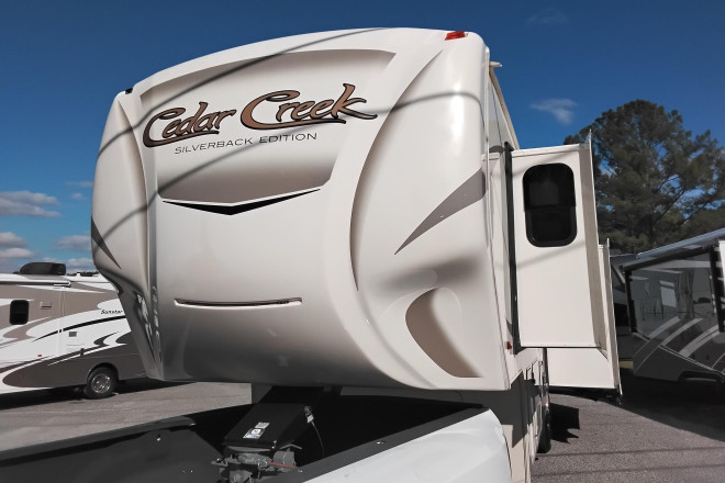 2017 Cedar Creek 29re