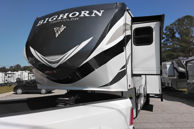 2021 Bighorn Traveler 33rks