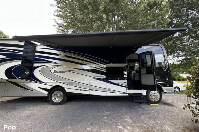 2018 Bounder 33C