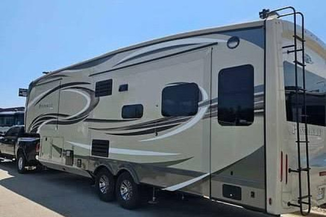 2020 Pinnacle 32RLTS