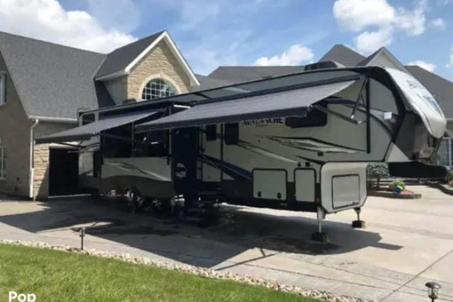 2018 Avalanche 395BH