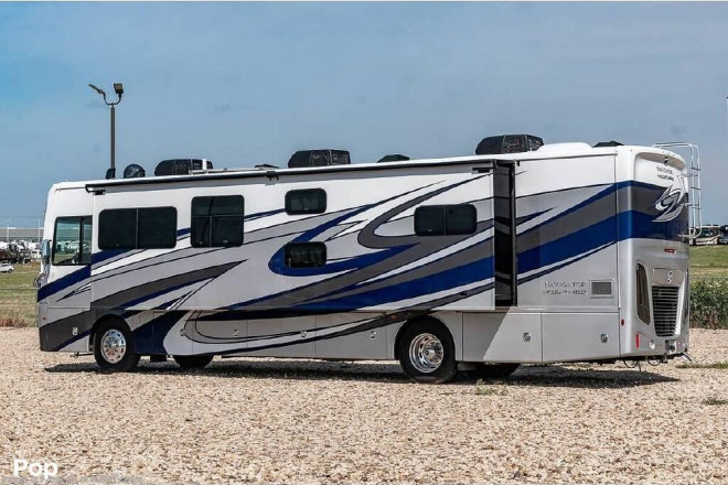 2022 Navigator 38N