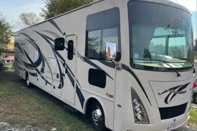 2017 Windsport Series M-34F Ford