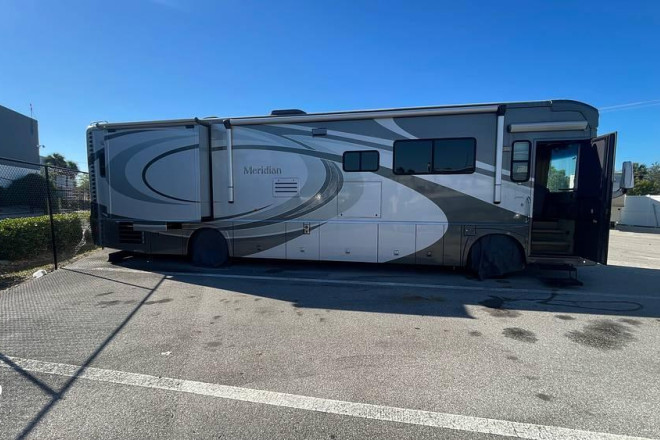 2009 Meridian 37H