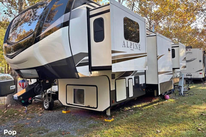 2020 Alpine 3701FL