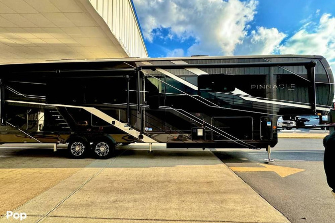 2025 Pinnacle 38FBRK