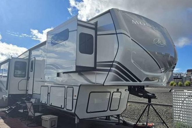 2022 Montana 3781RL