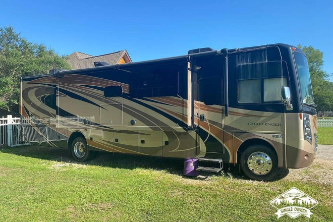 2017 Challenger 37YT