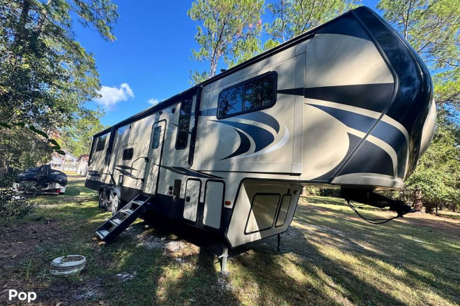 2020 Montana High Country 381TH