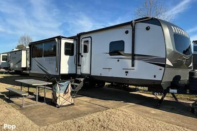 2024 Ultra Lite 2906BS