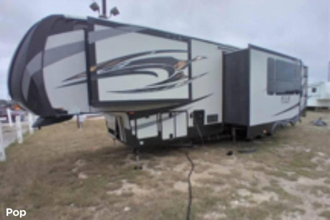 2017 Thunderbolt XLR