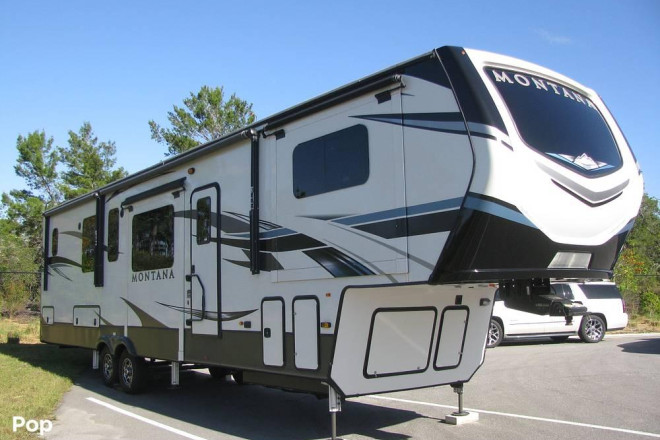 2021 Montana 3761FL