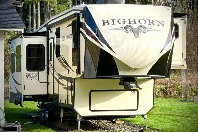 2018 Bighorn 3270RS