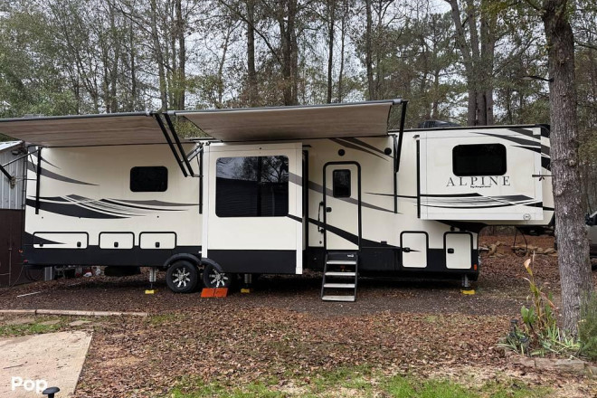 2019 Alpine 3700FL