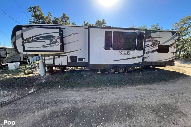 2017 Thunderbolt XLR