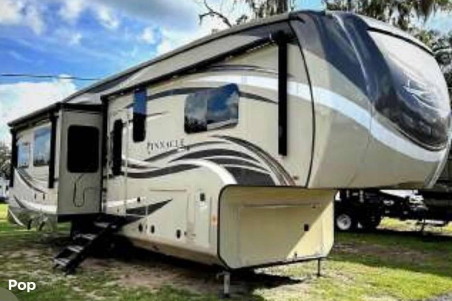 2021 Pinnacle 32RLTS