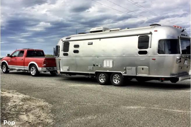 2017 Flying Cloud 26U TWIN