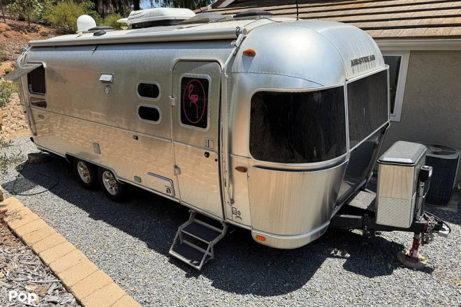 2017 Flying Cloud 25 Rear Bed