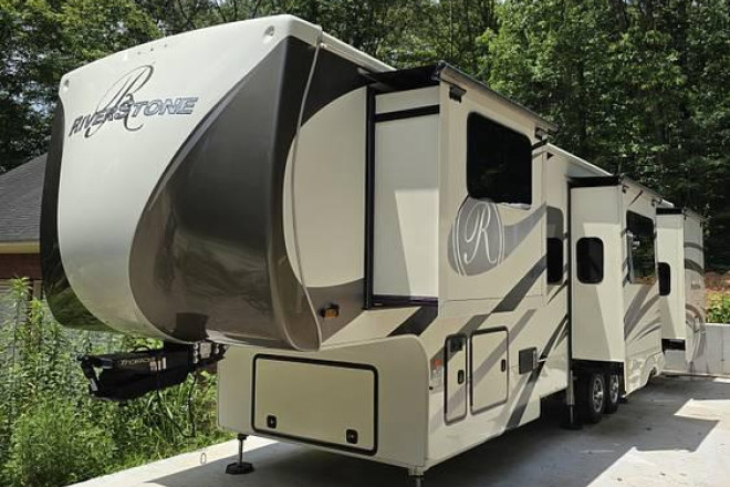 2018 Riverstone 39FK